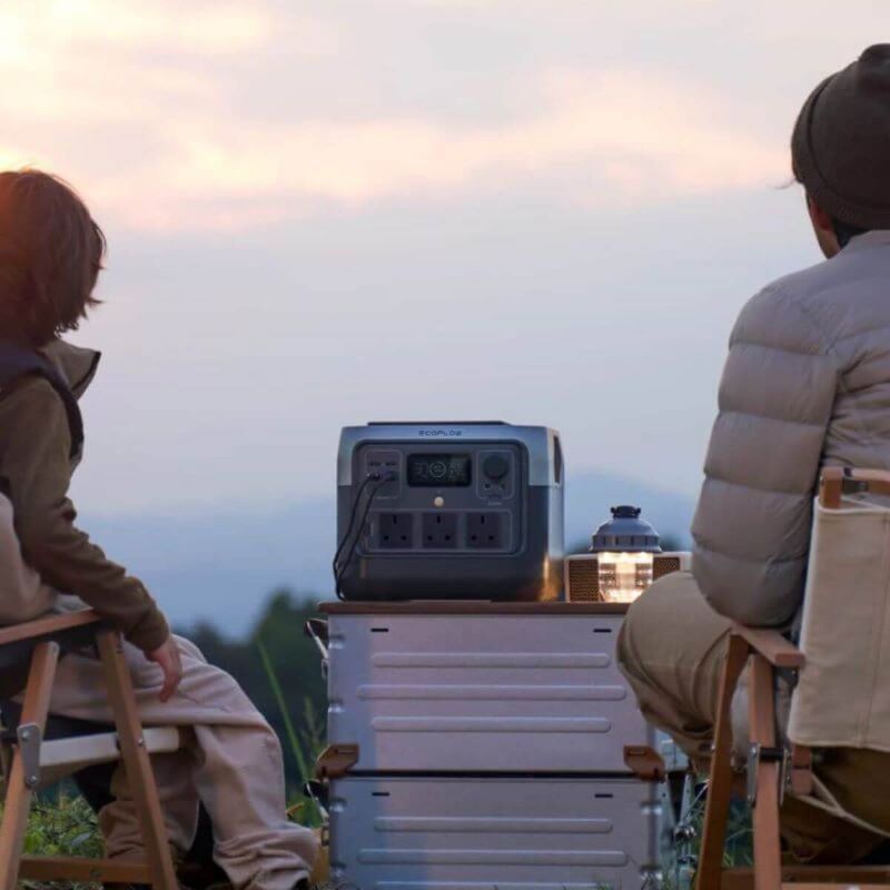 RIVER 2 Pro (700) Solar Generator (PV220W) Lifestyle outdoor